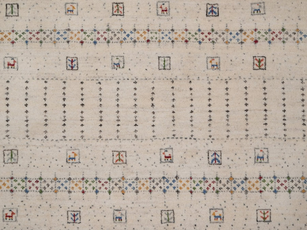 Gabbeh Modern / Contemporary hand-knotted wool rug in Ivory, 8'9" x 11'11", SKU O092654 (view 8)