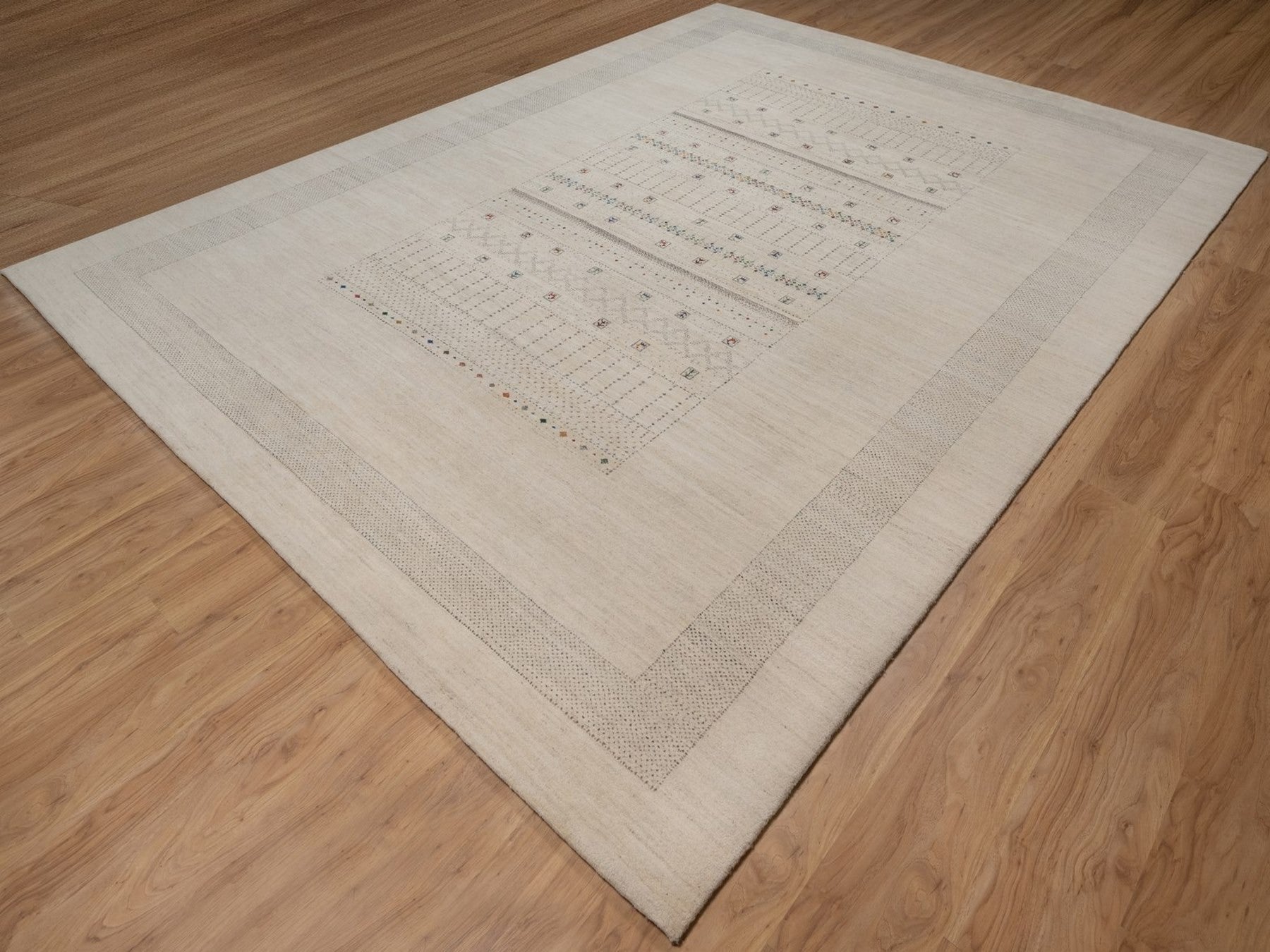 Gabbeh Modern / Contemporary hand-knotted wool rug in Ivory, 8'11" x 11'11", SKU O092655 (view 3)