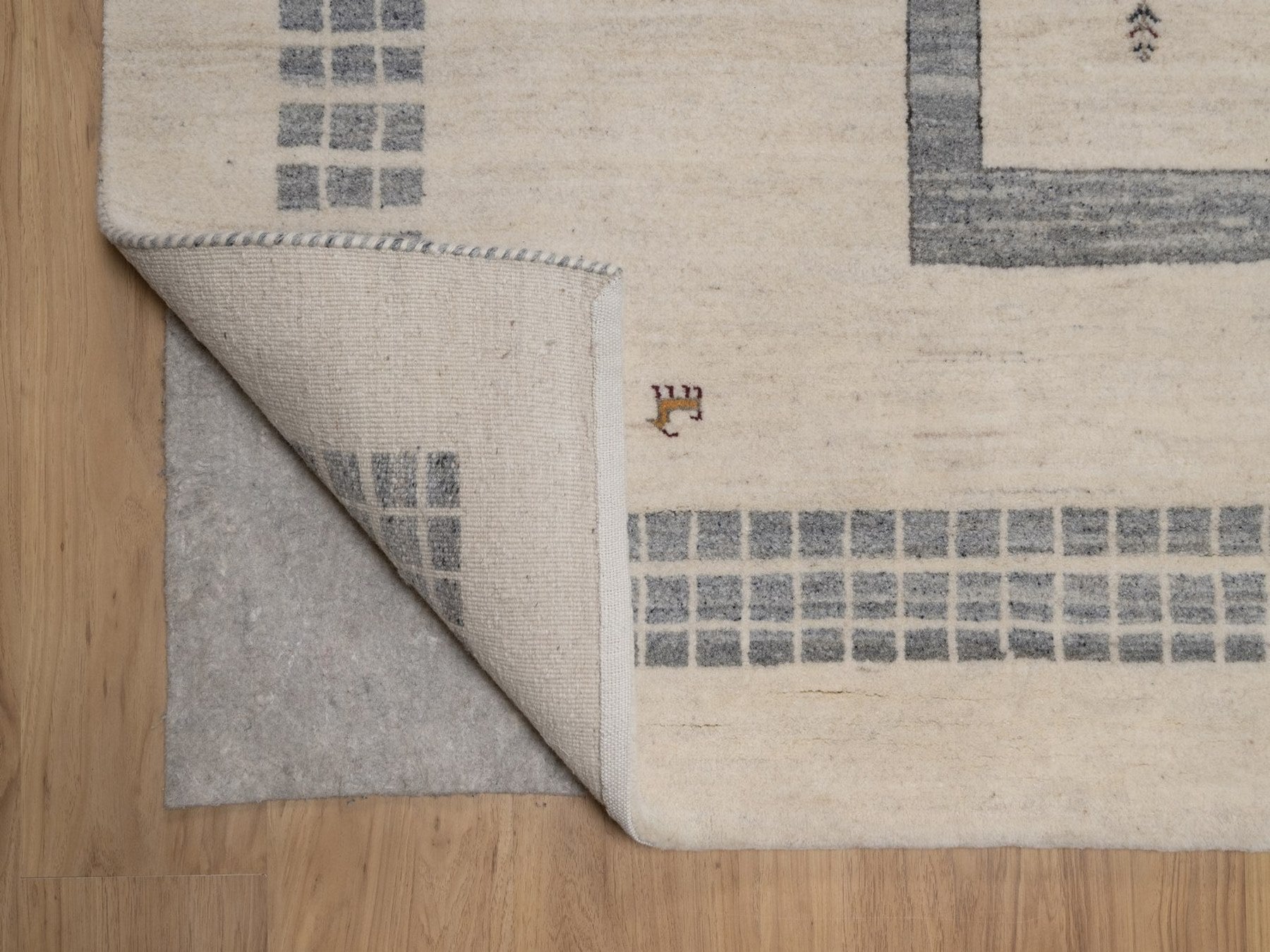 Gabbeh Modern / Contemporary hand-knotted wool rug in Ivory, 8' x 10', SKU O092656 (view 4)