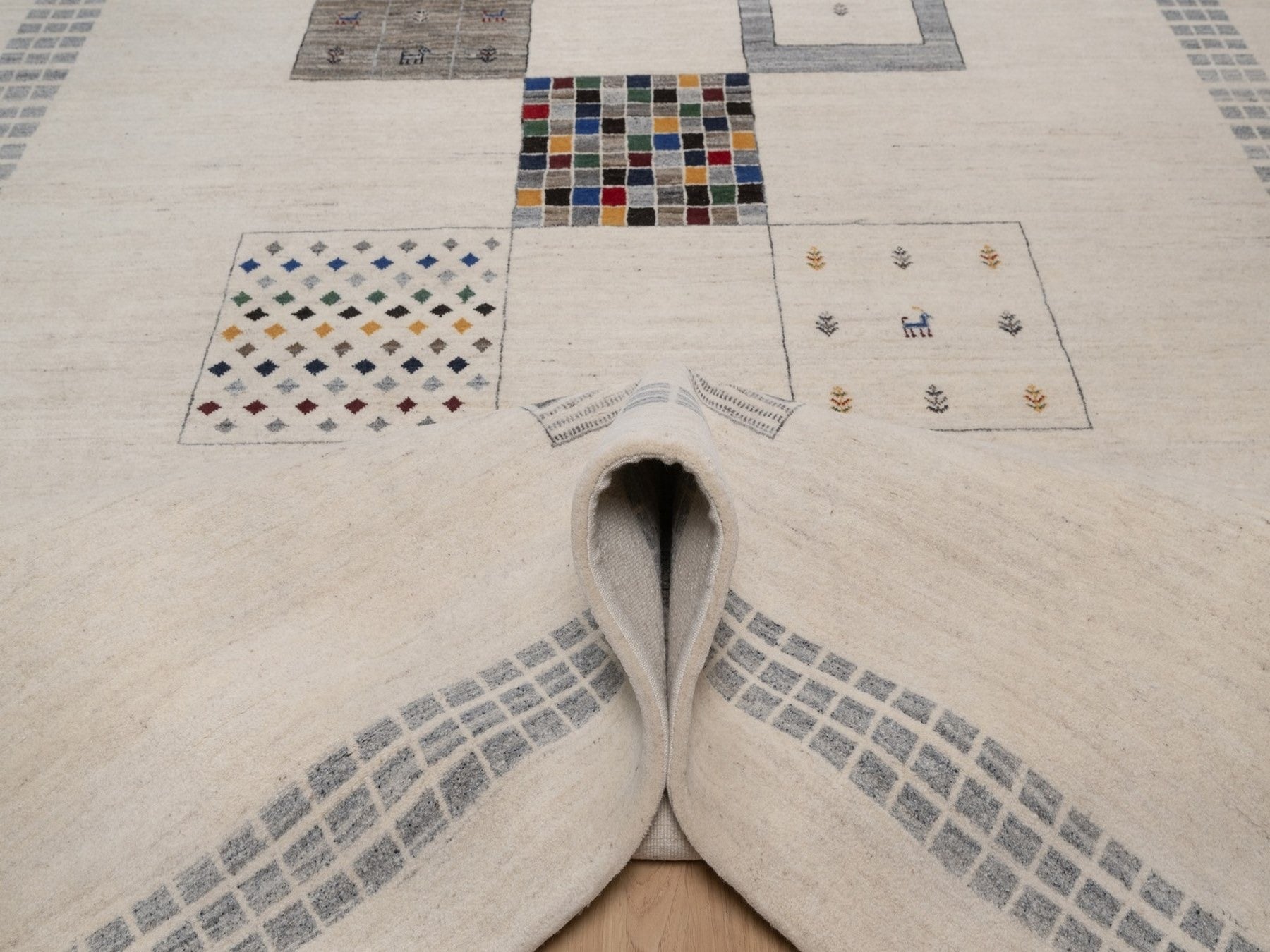 Gabbeh Modern / Contemporary hand-knotted wool rug in Ivory, 8' x 10', SKU O092656 (view 5)