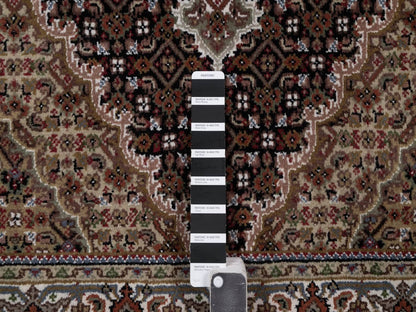 Tabriz hand-knotted wool rug in Black, 2'9" x 5'3", SKU O092672 (view 4)
