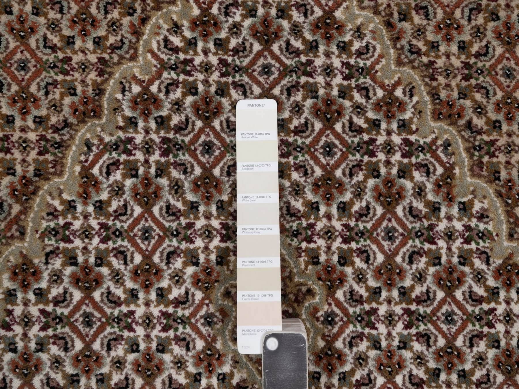 Tabriz hand-knotted wool rug in Ivory, 3'9" x 5'11", SKU O092678 (view 4)