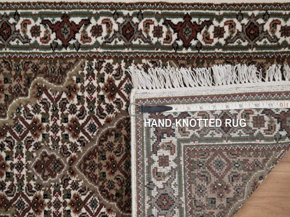 Tabriz hand-knotted wool rug in Ivory, 2'1" x 3'1", SKU O092682 (view 8)