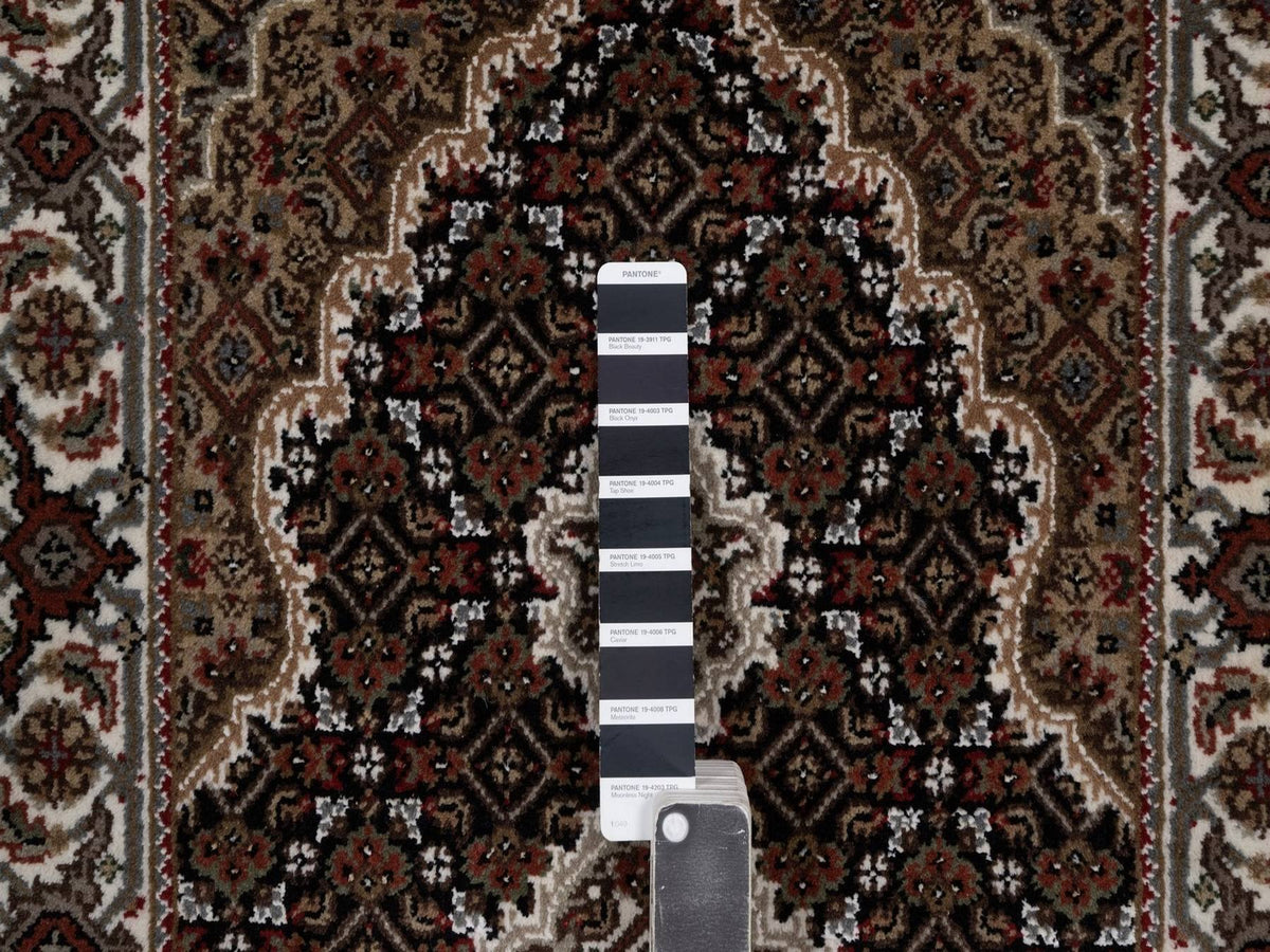 Tabriz hand-knotted wool rug in Black, 2'5" x 4'8", SKU O092685 (view 4)
