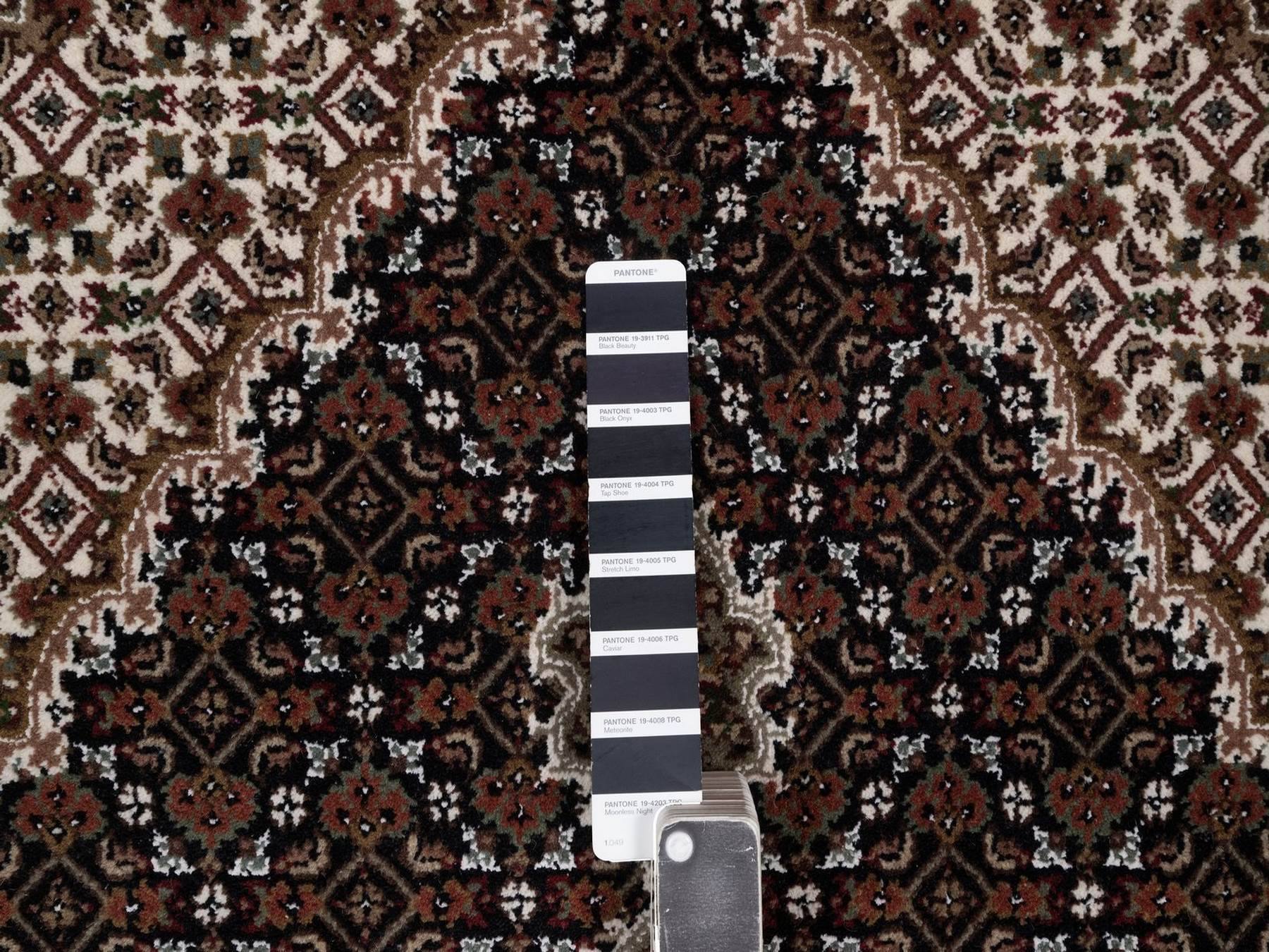 Tabriz hand-knotted wool rug in Black, 3'11" x 6'1", SKU O092687 (view 4)