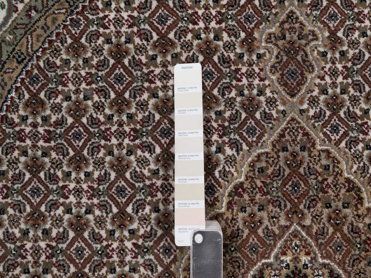 Tabriz hand-knotted wool rug in Ivory, 5' x 5', SKU O092693 (view 4)