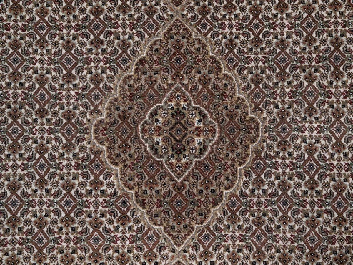 Tabriz hand-knotted wool rug in Ivory, 5' x 5', SKU O092693 (view 5)