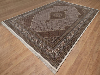 Tabriz hand-knotted wool rug in Ivory, 9'11" x 14'1", SKU O092705 (view 3)