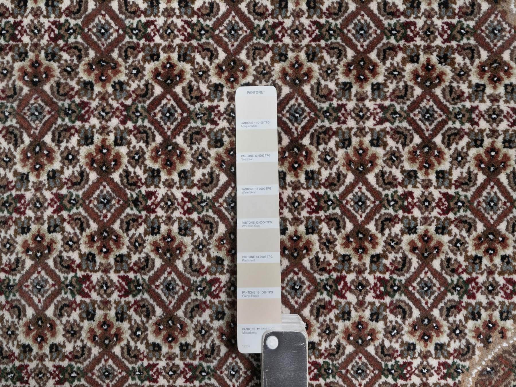 Tabriz hand-knotted wool rug in Ivory, 9'11" x 14'1", SKU O092705 (view 7)
