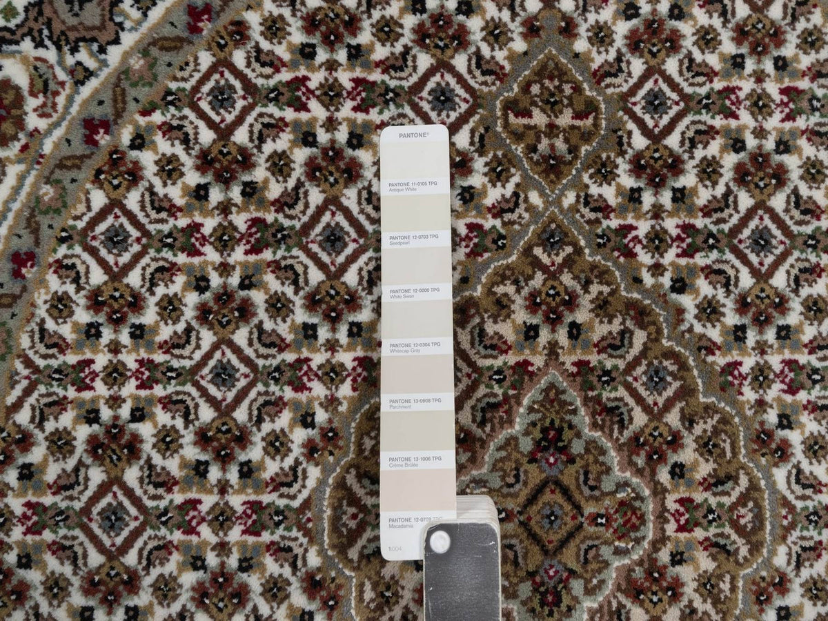Tabriz hand-knotted wool rug in Ivory, 3'4" x 3'4", SKU O092706 (view 4)