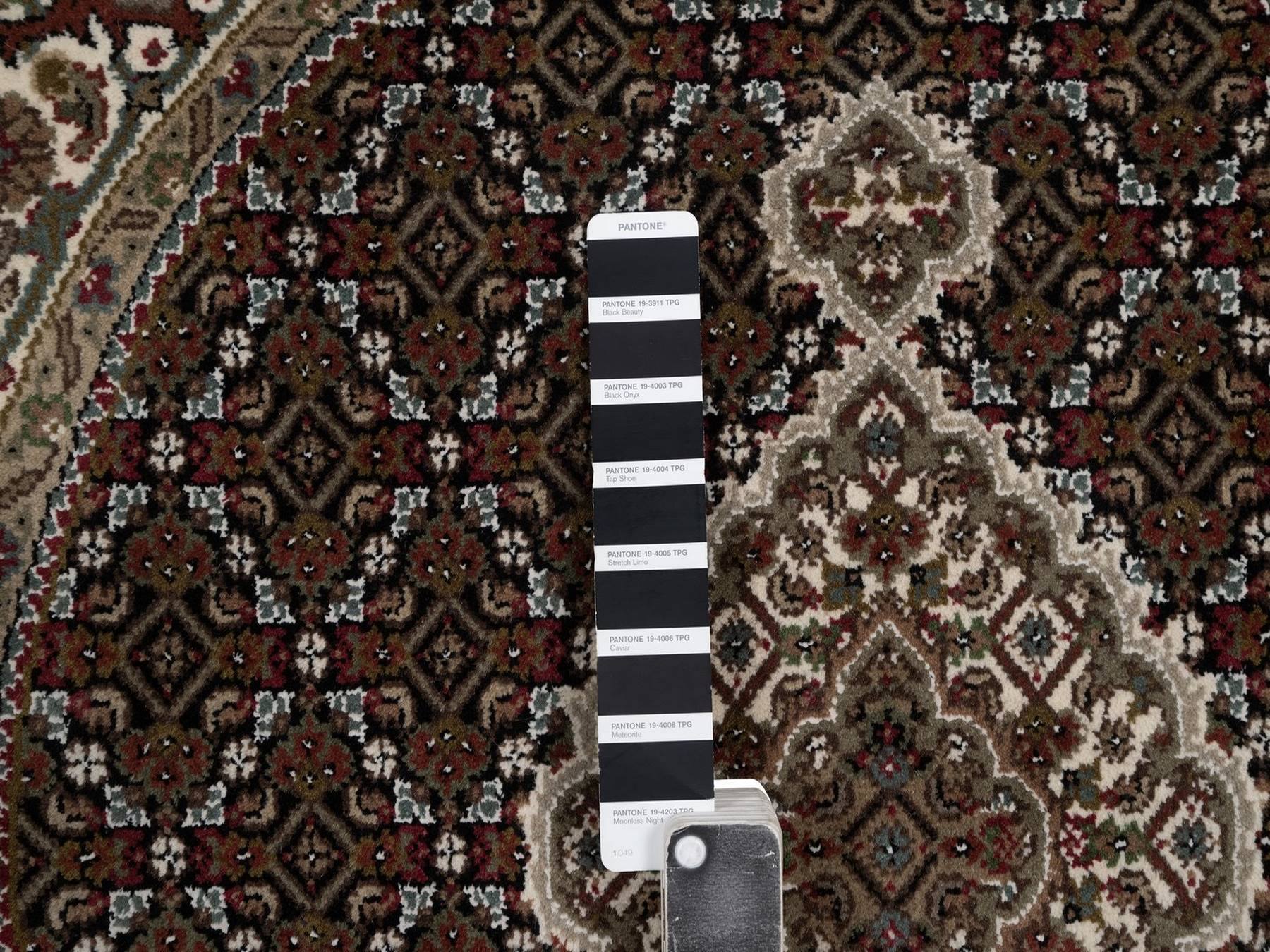 Tabriz hand-knotted wool rug in Black, 3'10" x 3'10", SKU O092714 (view 4)