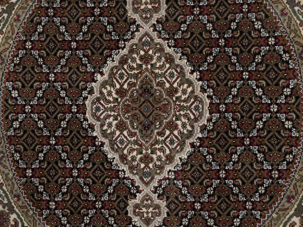 Tabriz hand-knotted wool rug in Black, 3'10" x 3'10", SKU O092714 (view 5)