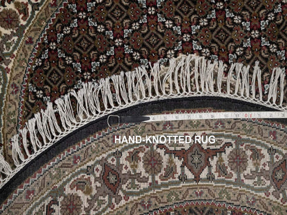 Tabriz hand-knotted wool rug in Black, 3'10" x 3'10", SKU O092714 (view 8)