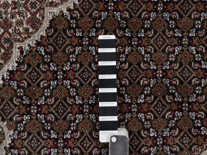 Tabriz hand-knotted wool rug in Black, 7'10" x 7'10", SKU O092721 (view 7)