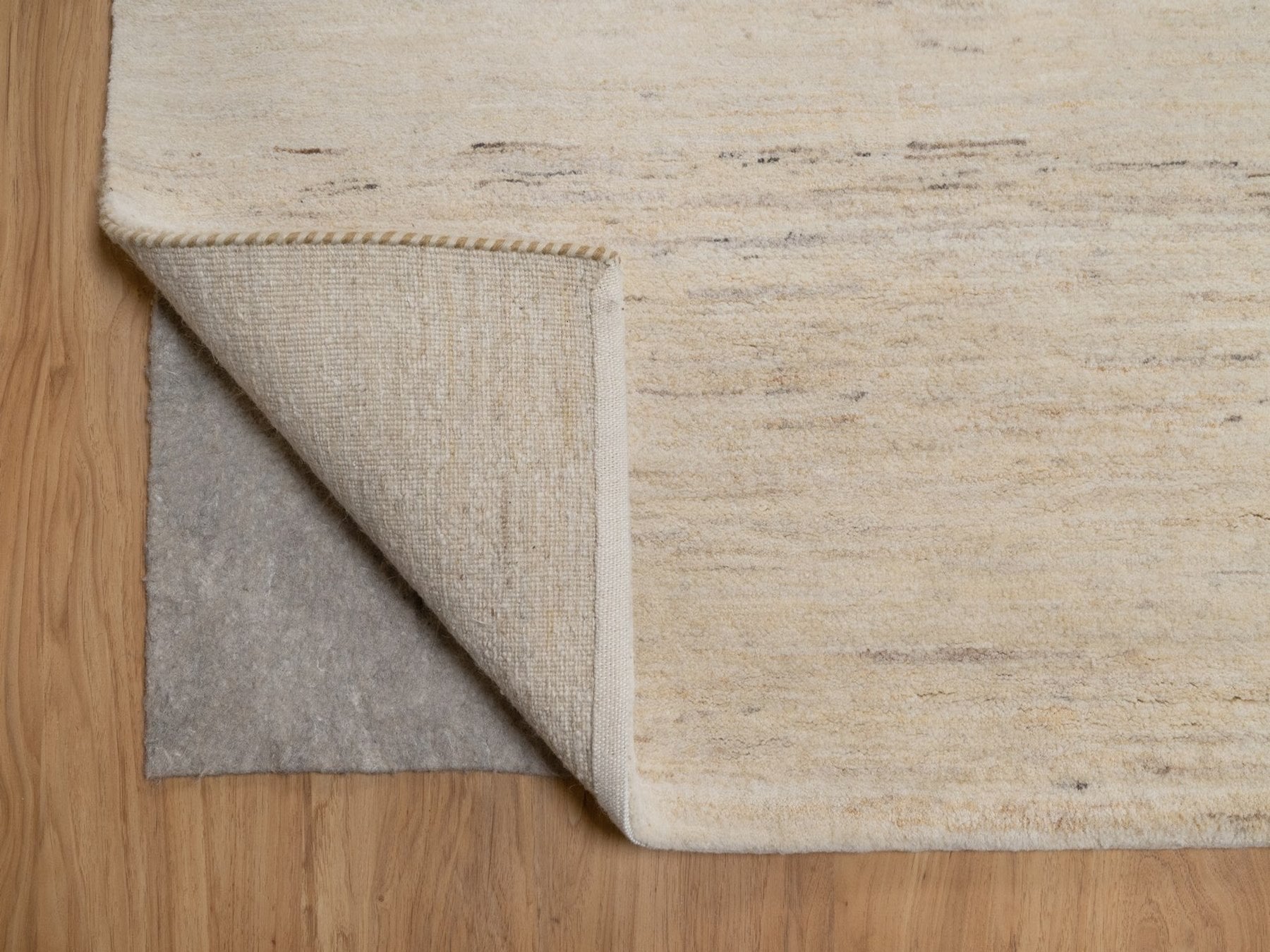 Gabbeh Modern / Contemporary hand-knotted wool rug in Ivory, 10'2" x 13'11", SKU O092724 (view 4)