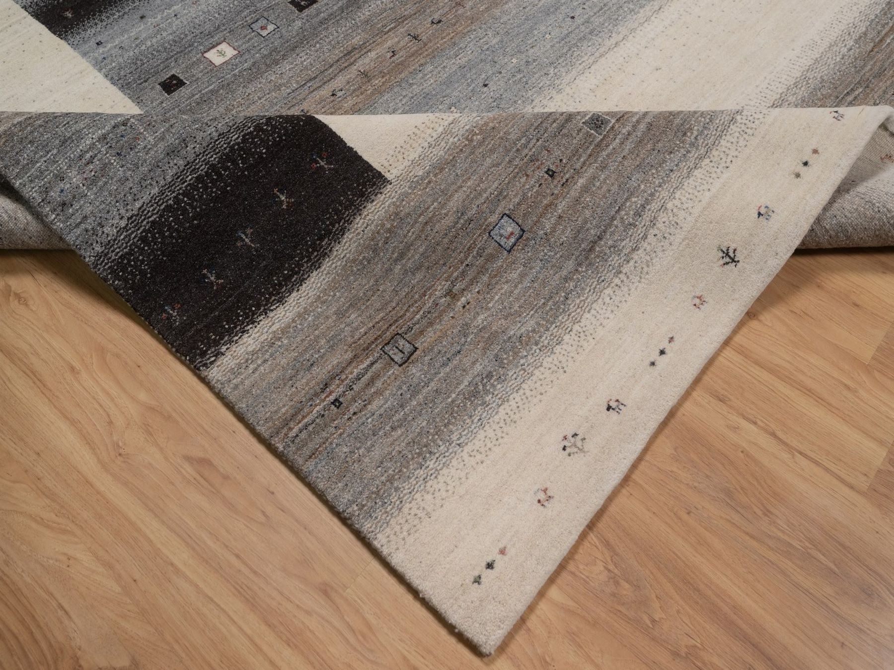 Gabbeh Modern / Contemporary hand-knotted wool rug in Ivory, 8'10" x 12', SKU O092725 (view 6)