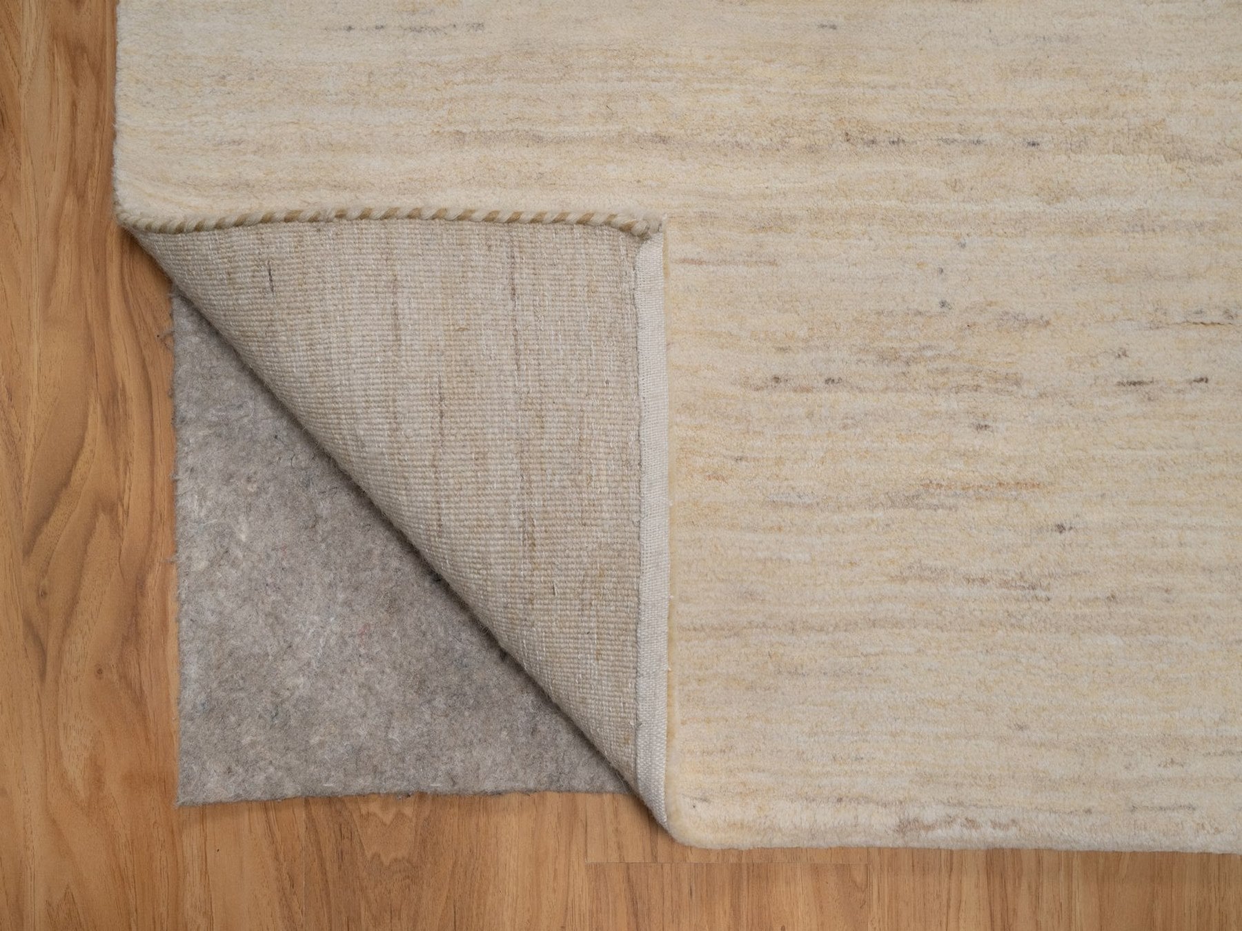 Gabbeh Modern / Contemporary hand-knotted wool rug in Ivory, 2'11" x 5'2", SKU O092729 (view 3)