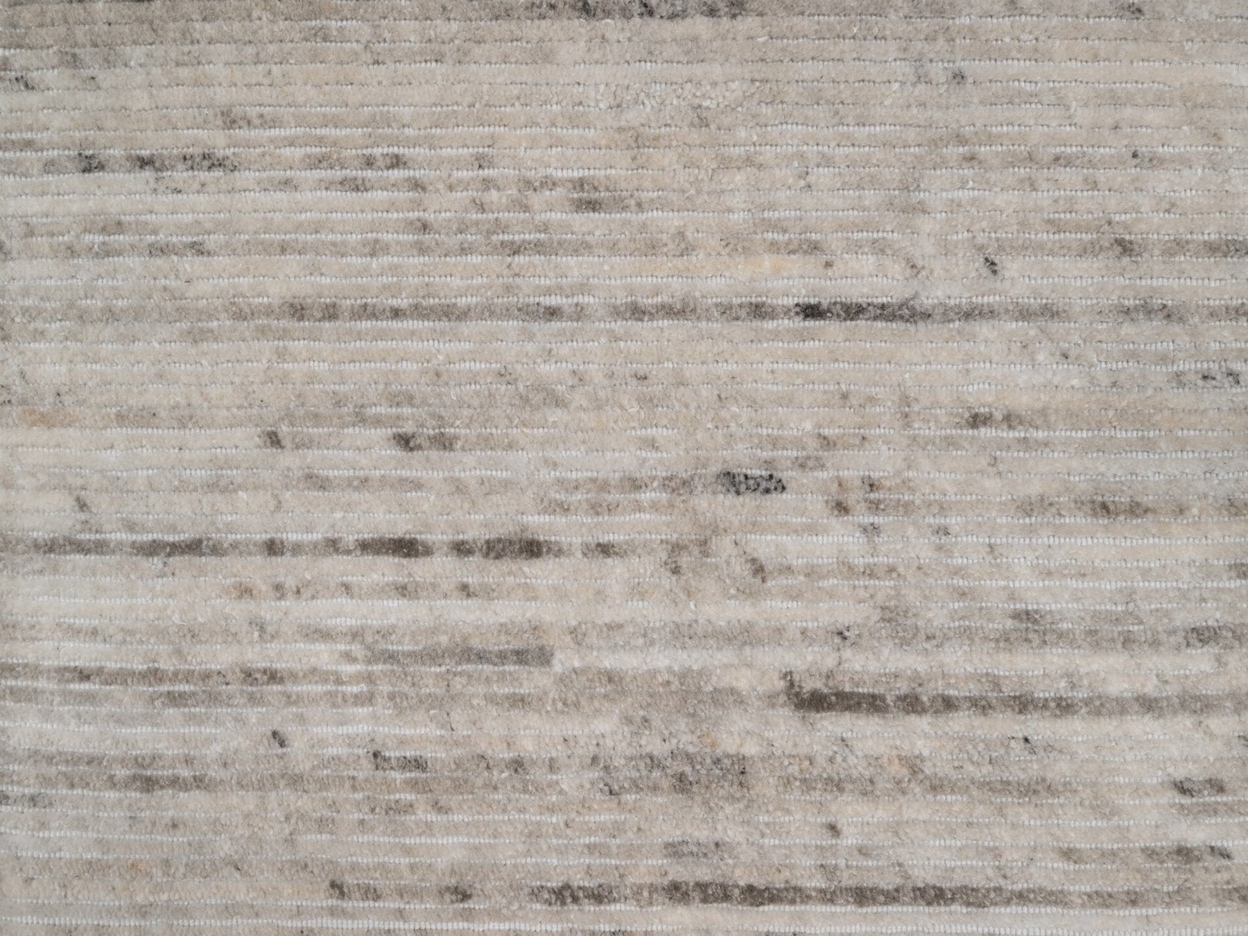 Modern / Contemporary hand-knotted polyester rug in Ivory, 2' x 3', SKU O092731 (view 5)