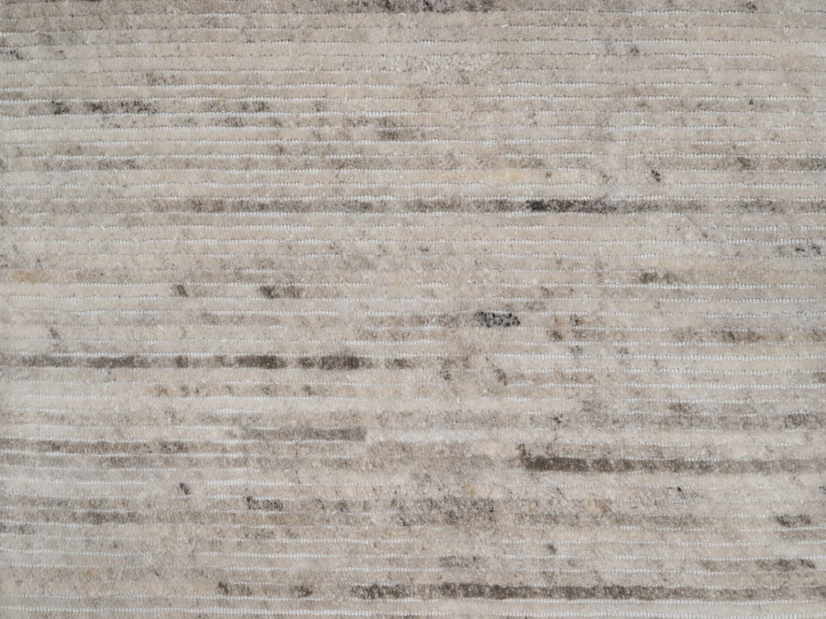 Modern / Contemporary hand-knotted polyester rug in Ivory, 2' x 3', SKU O092732 (view 5)