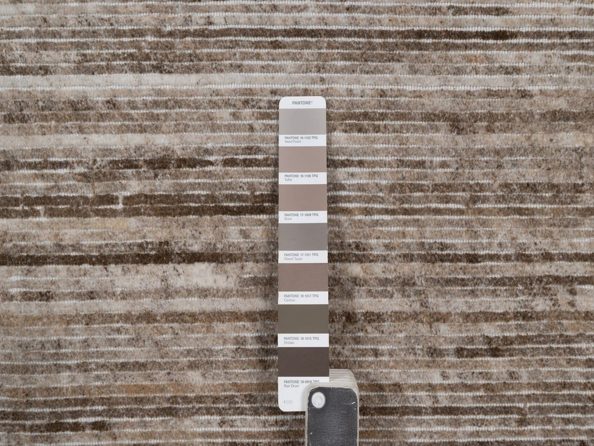 Modern / Contemporary hand-knotted polyester rug in Brown, 2' x 3', SKU O092738 (view 4)