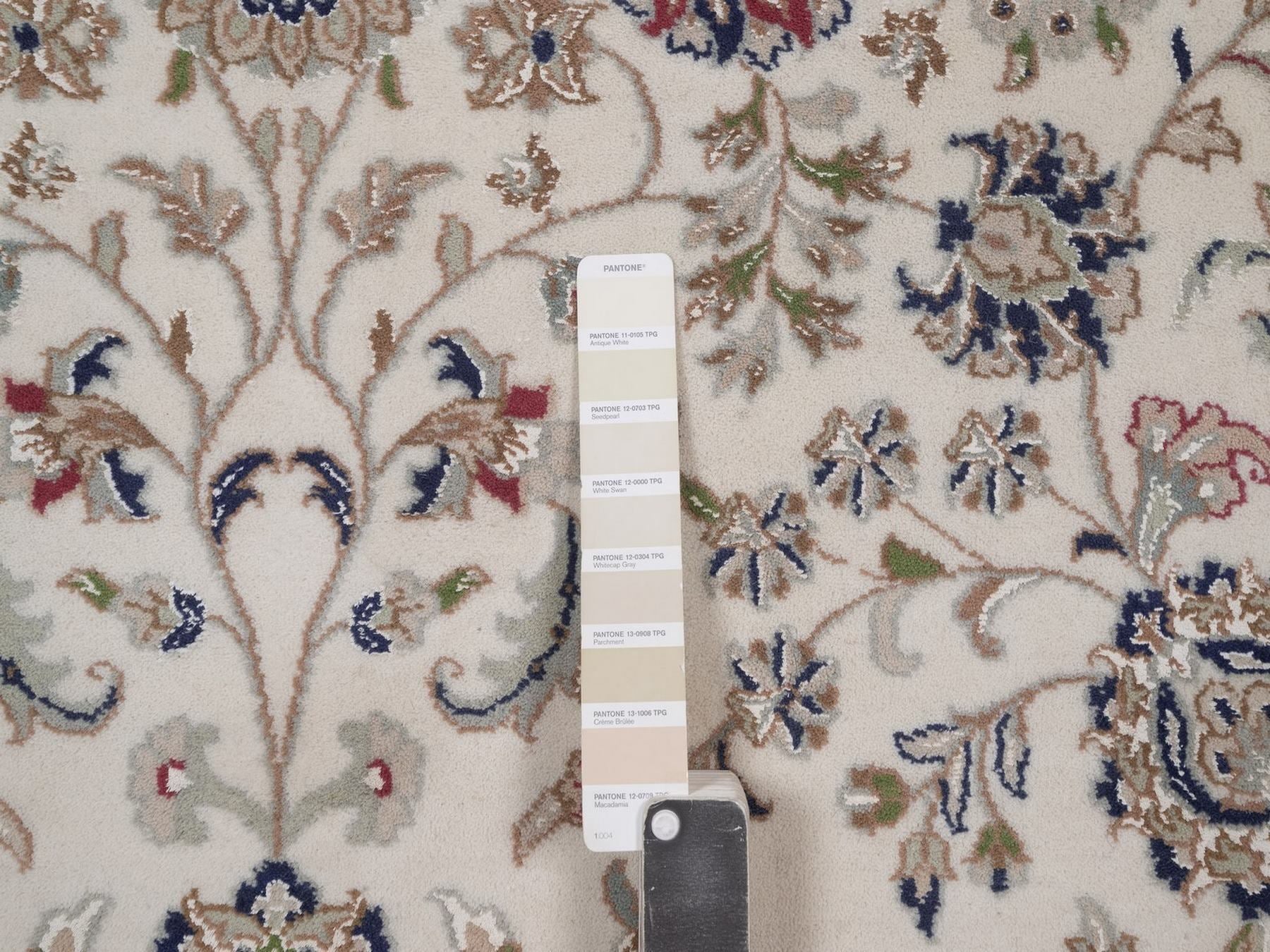 Nain hand-knotted wool/silk rug in Ivory, 6'6" x 6'6", SKU O092757 (view 4)