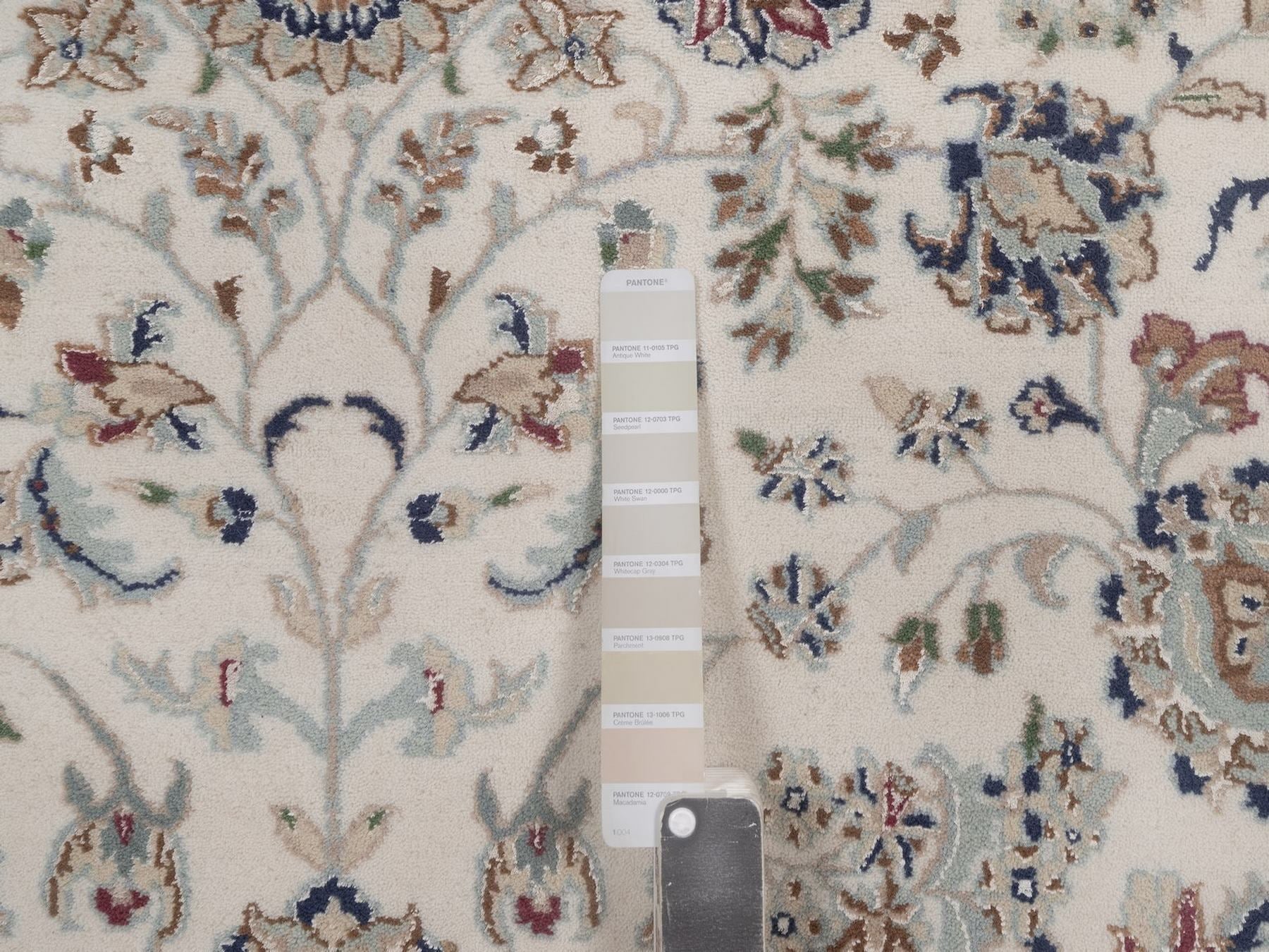 Nain hand-knotted wool/silk rug in Ivory, 7'8" x 7'8", SKU O092761 (view 7)