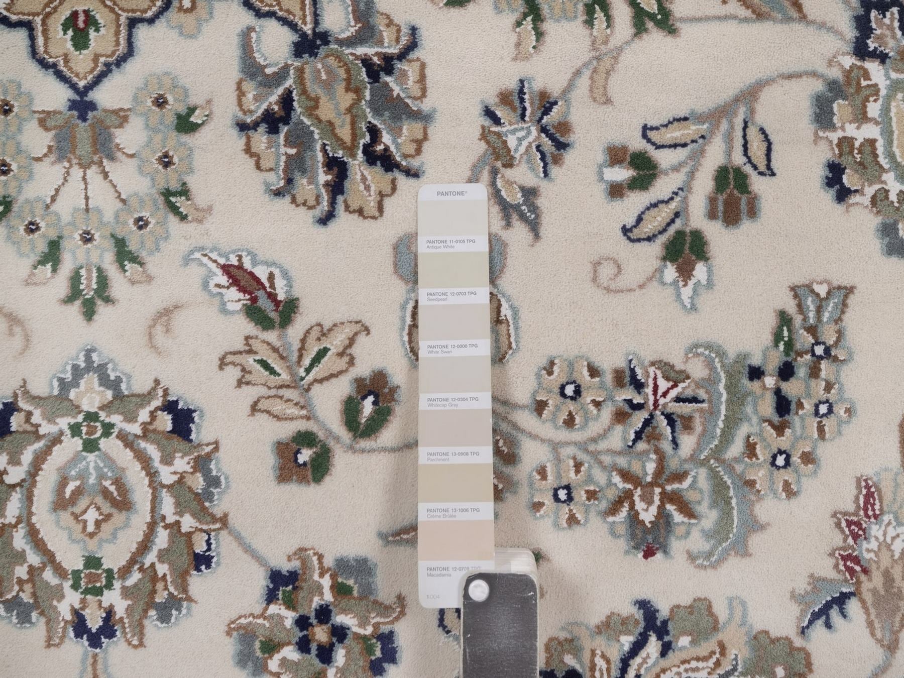 Nain hand-knotted wool/silk rug in Ivory, 9'8" x 9'8", SKU O092766 (view 7)