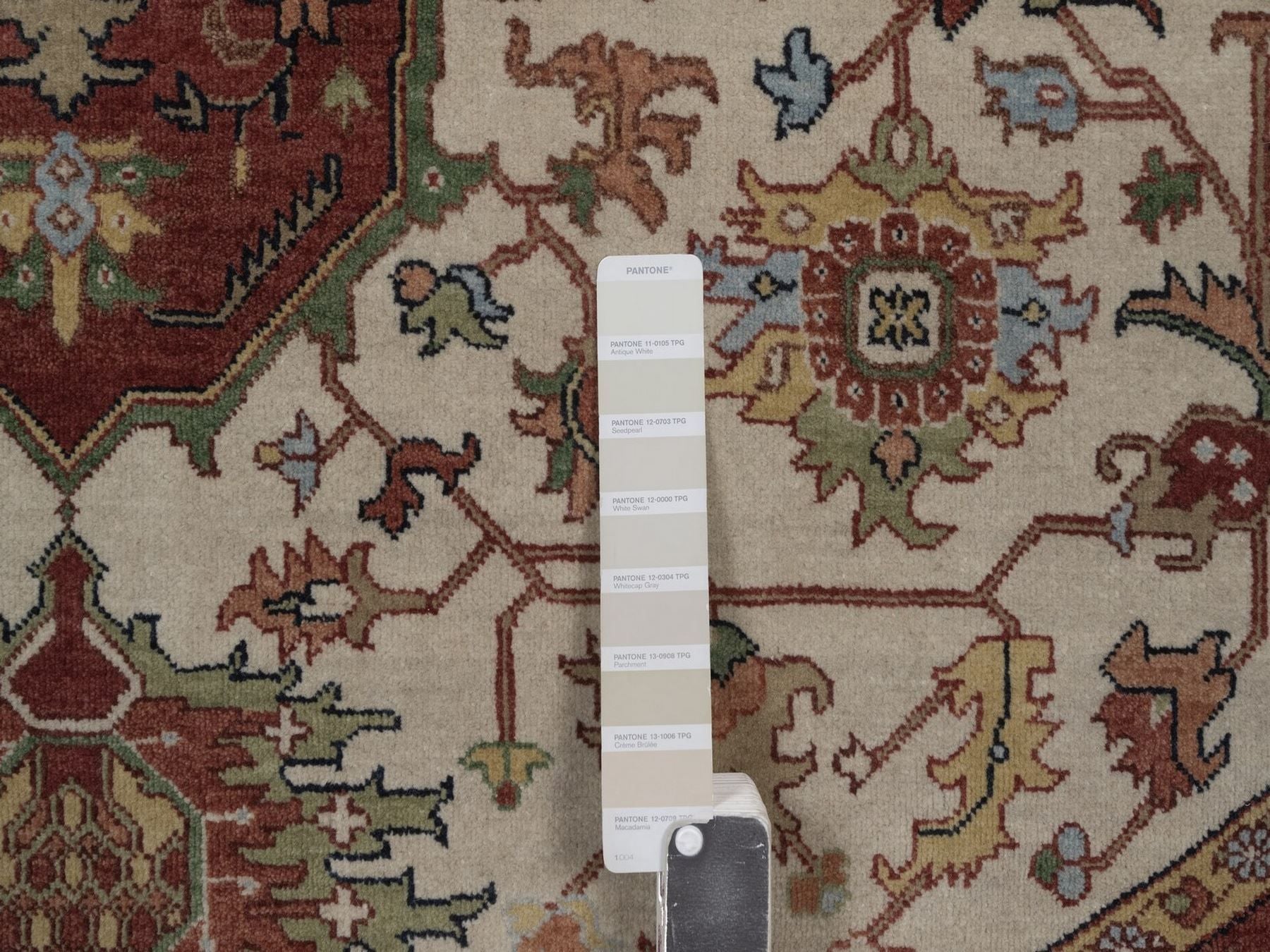 Heriz Heriz hand-knotted wool rug in Ivory, 7'11" x 7'11", SKU O092805 (view 7)