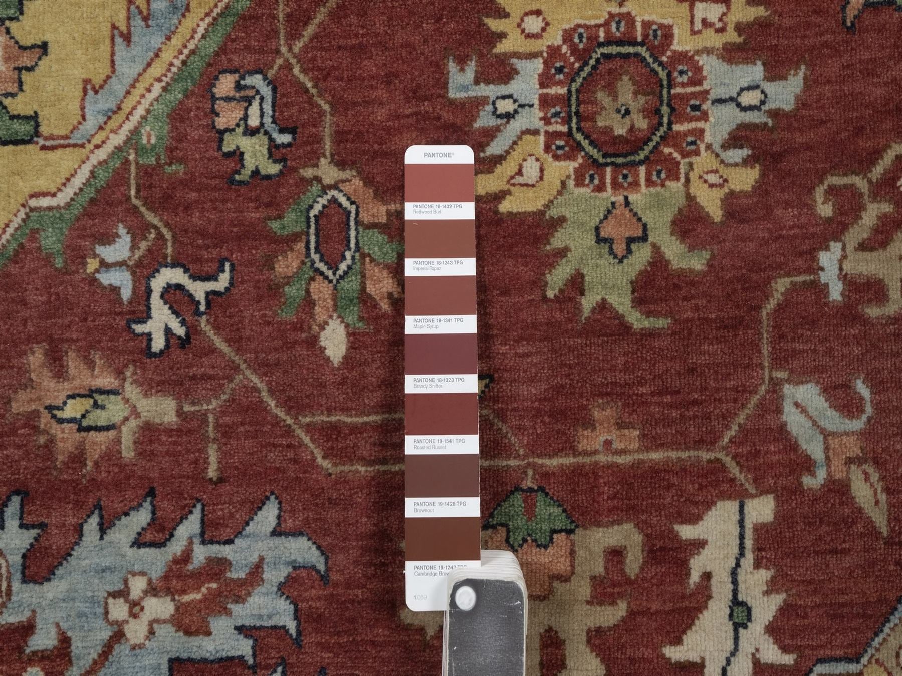 Heriz Heriz hand-knotted wool rug in Red, 9'11" x 14'3", SKU O092821 (view 7)