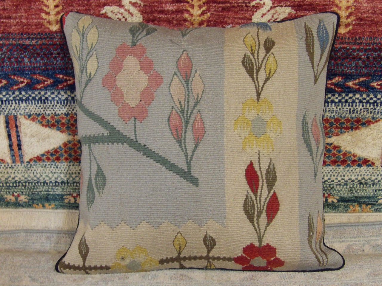 Handwoven accent pillow cover, 1'5 x 1'5, full view
