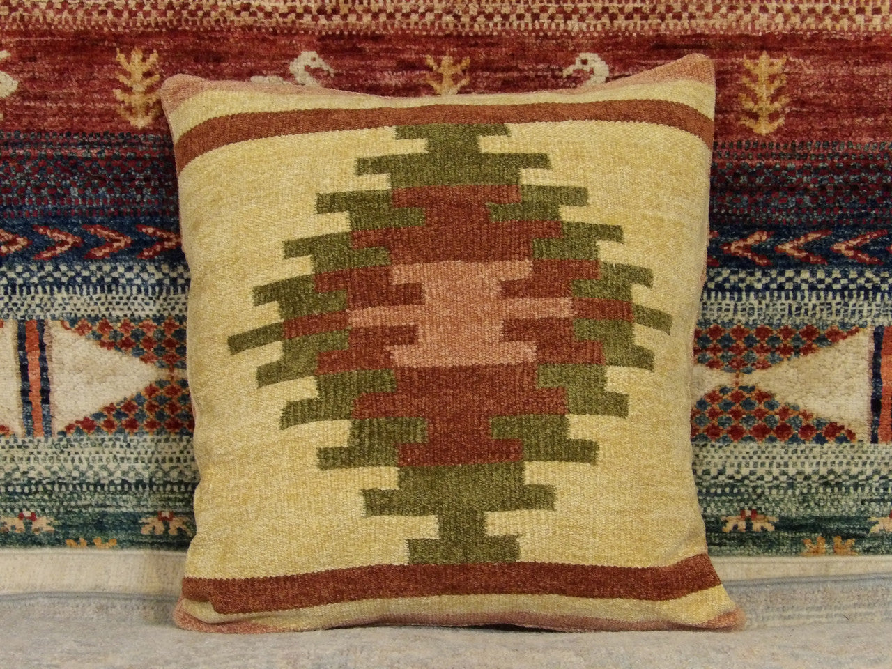 Handwoven accent pillow cover, 1'6 x 1'6, full view