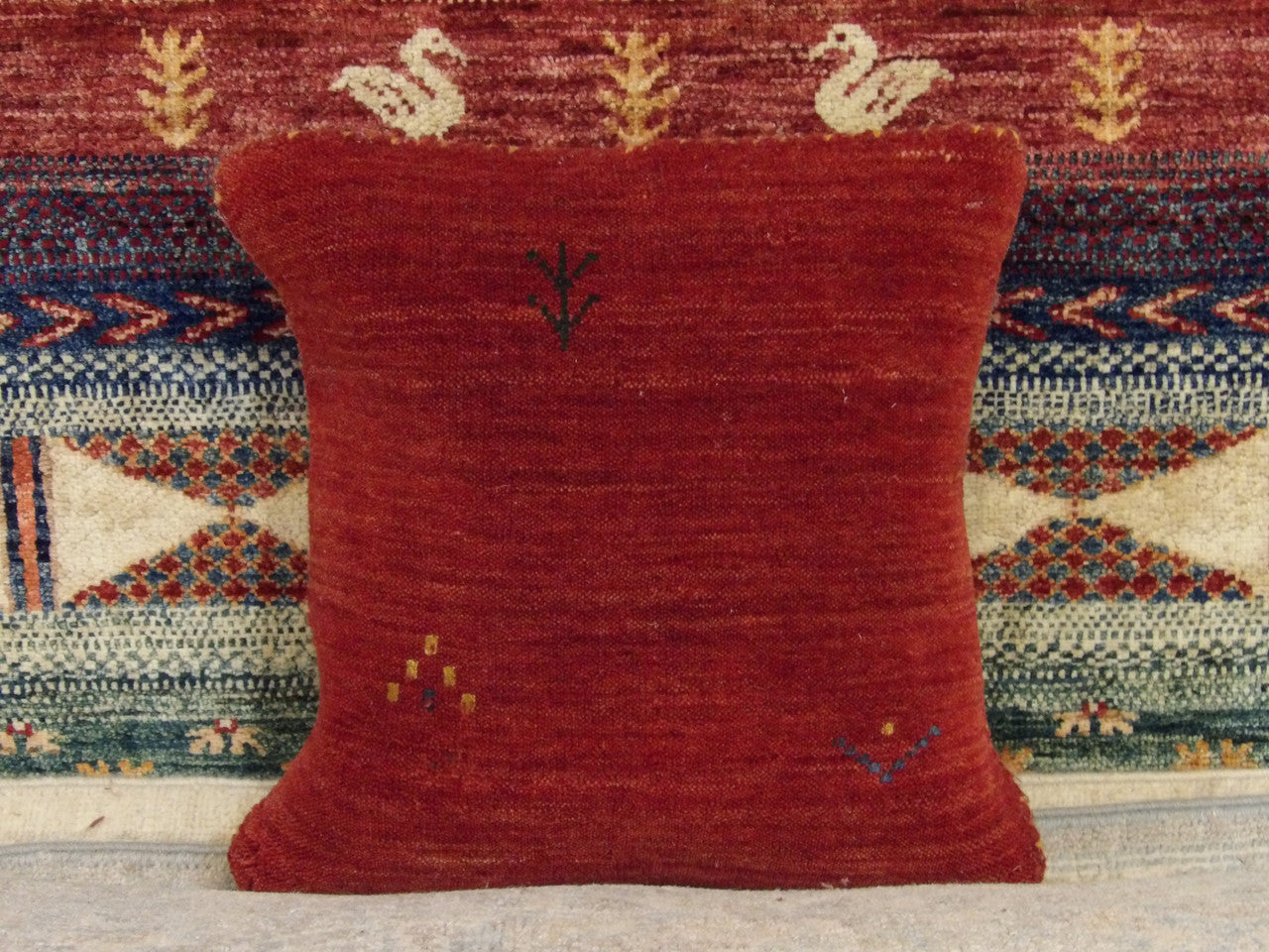 Handwoven accent pillow cover, 1'6 x 1'6, full view
