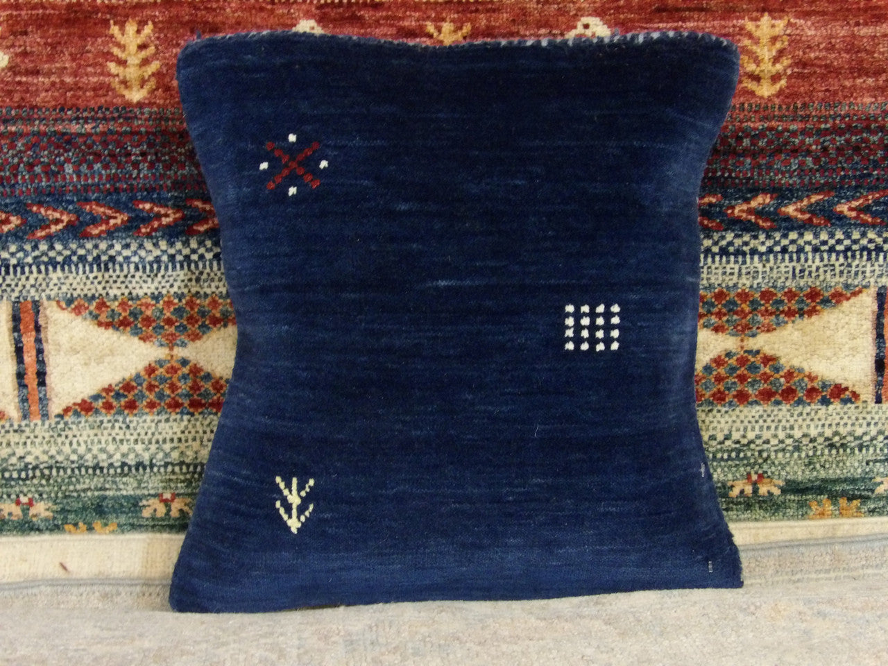 Handwoven accent pillow cover, 1'6 x 1'6, full view