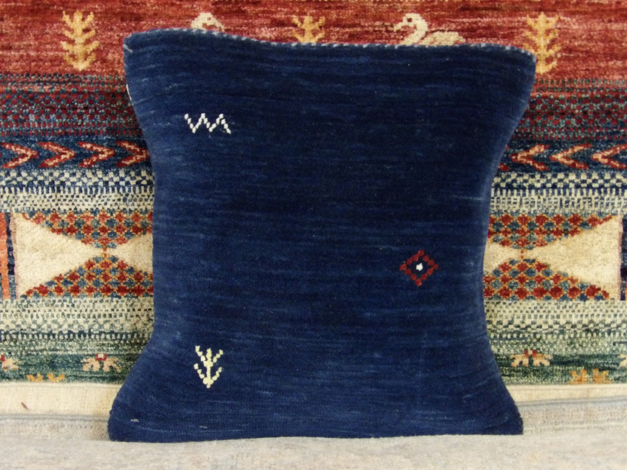 Handwoven accent pillow cover, 1'6 x 1'6, full view