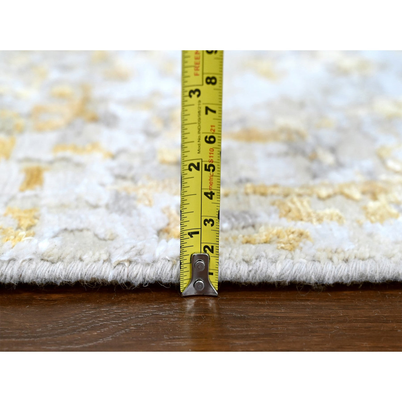 Ivory 6'0" x 6'0" Modern and Contemporary Hand knotted Wool/Silk Rug - Sku: O010203