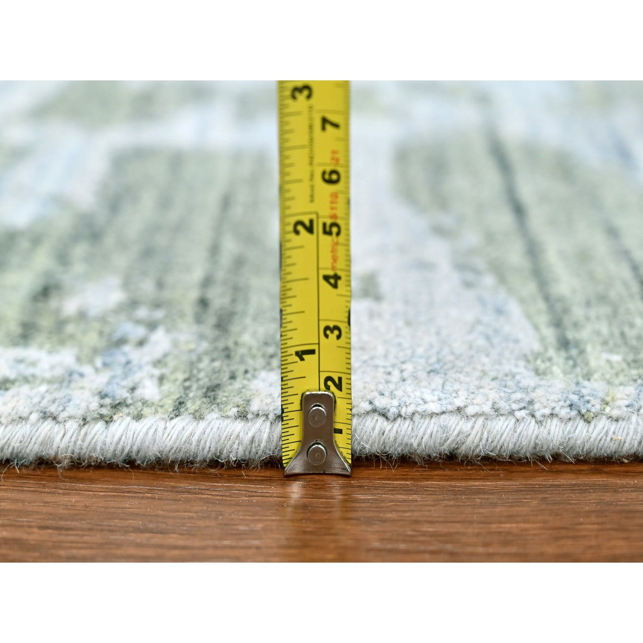 Green 5'5" x 7'5" Modern and Contemporary Handloom Wool/Silk Rug - Sku: O010283