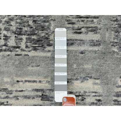 Modern and Contemporary Wool Hand Knotted Rug Grey No Border 5.2X5.2 -O058613