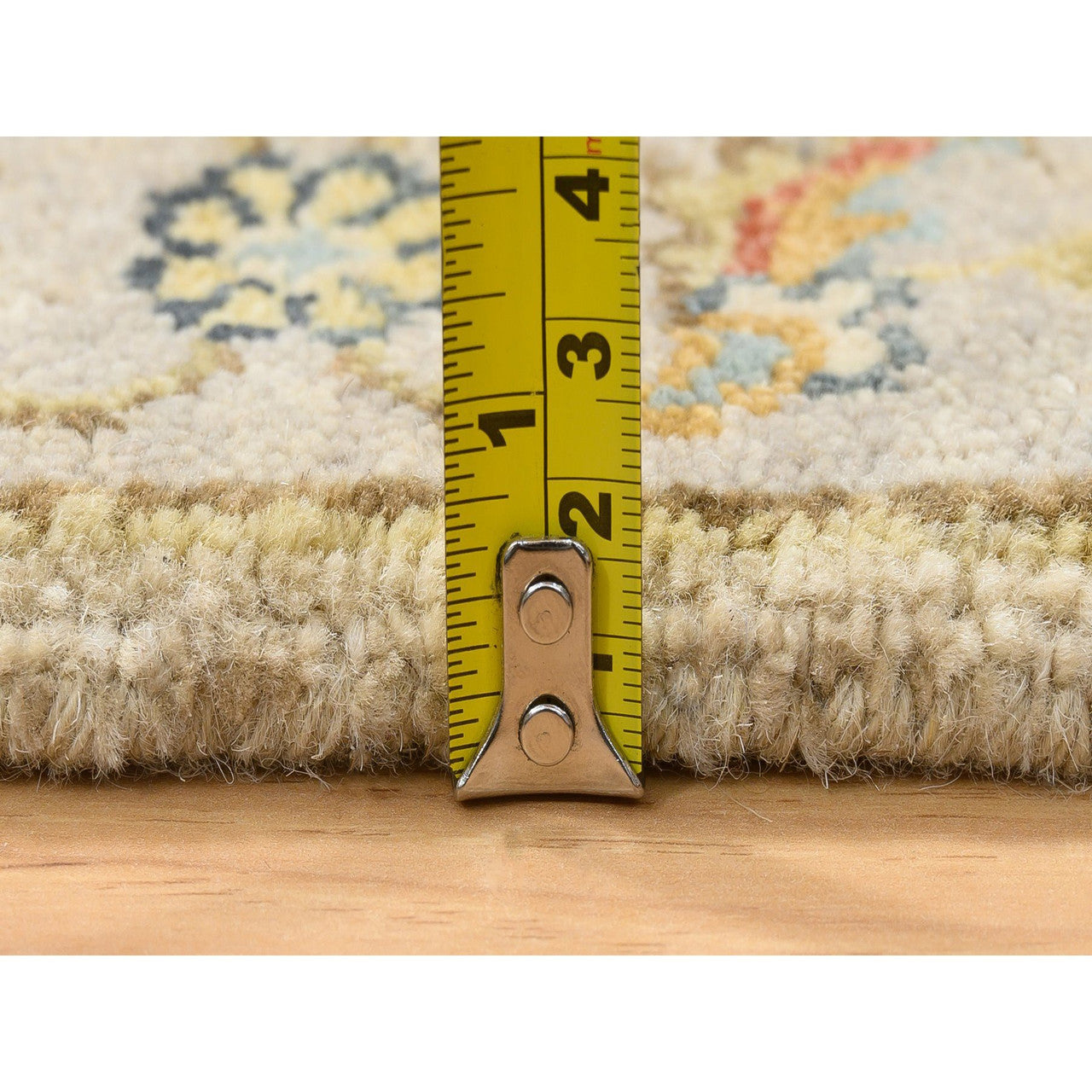 Ivory 2'1" x 3'0" Heriz Hand knotted Wool Rug - Sku: O064637