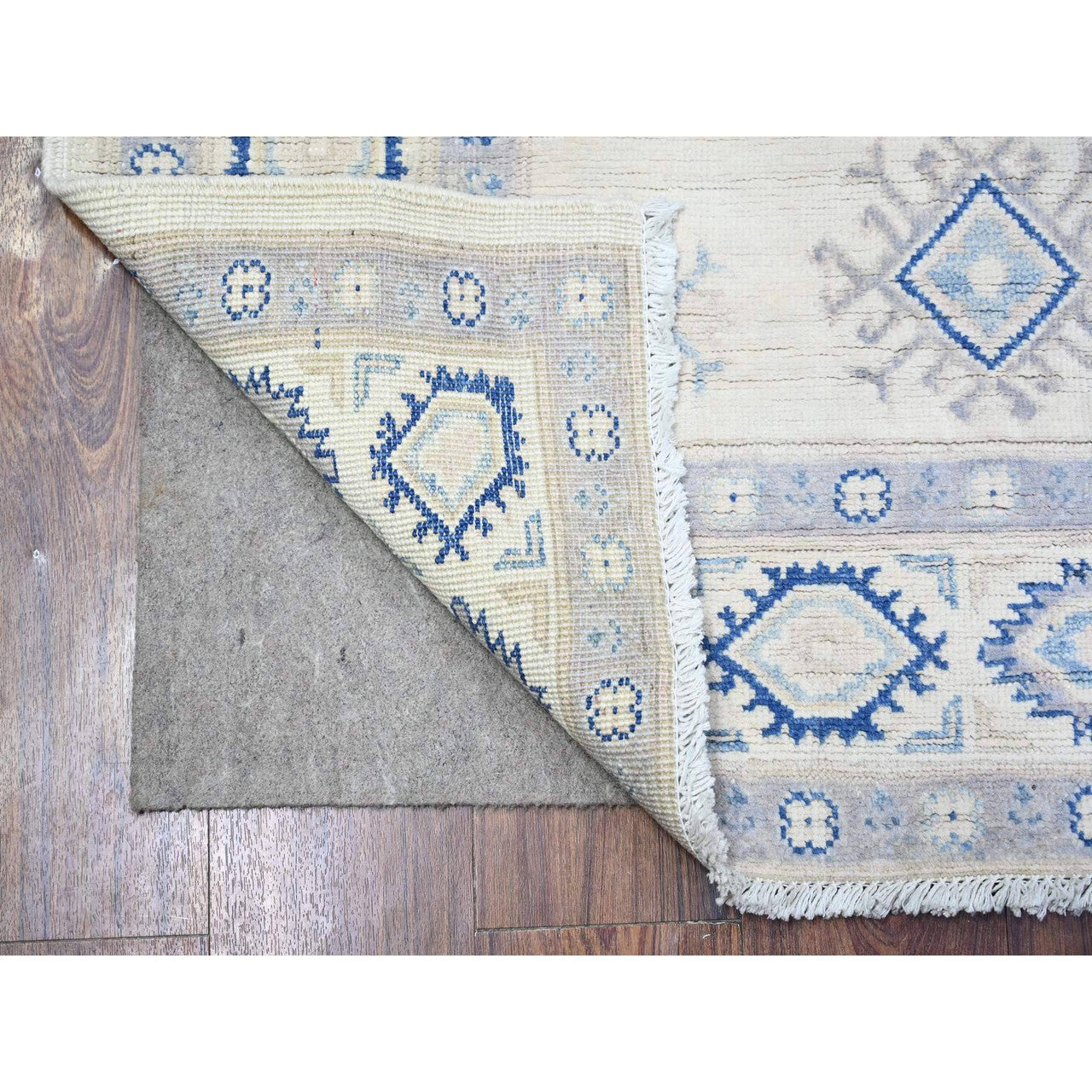 Ivory 5'1" x 6'6" Kazak Hand knotted Wool Rug - Sku: O074685