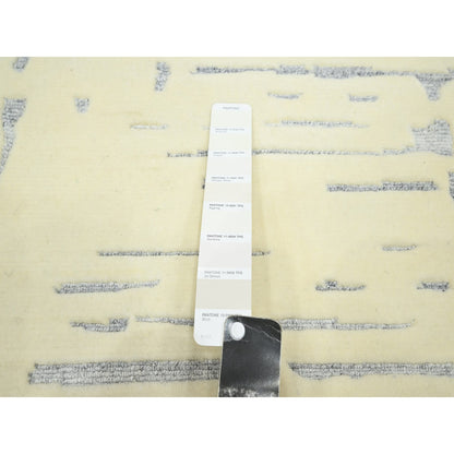 Modern and Contemporary Wool & Silk Hand Knotted Rug Ivory 5.0x7.0 -O075646