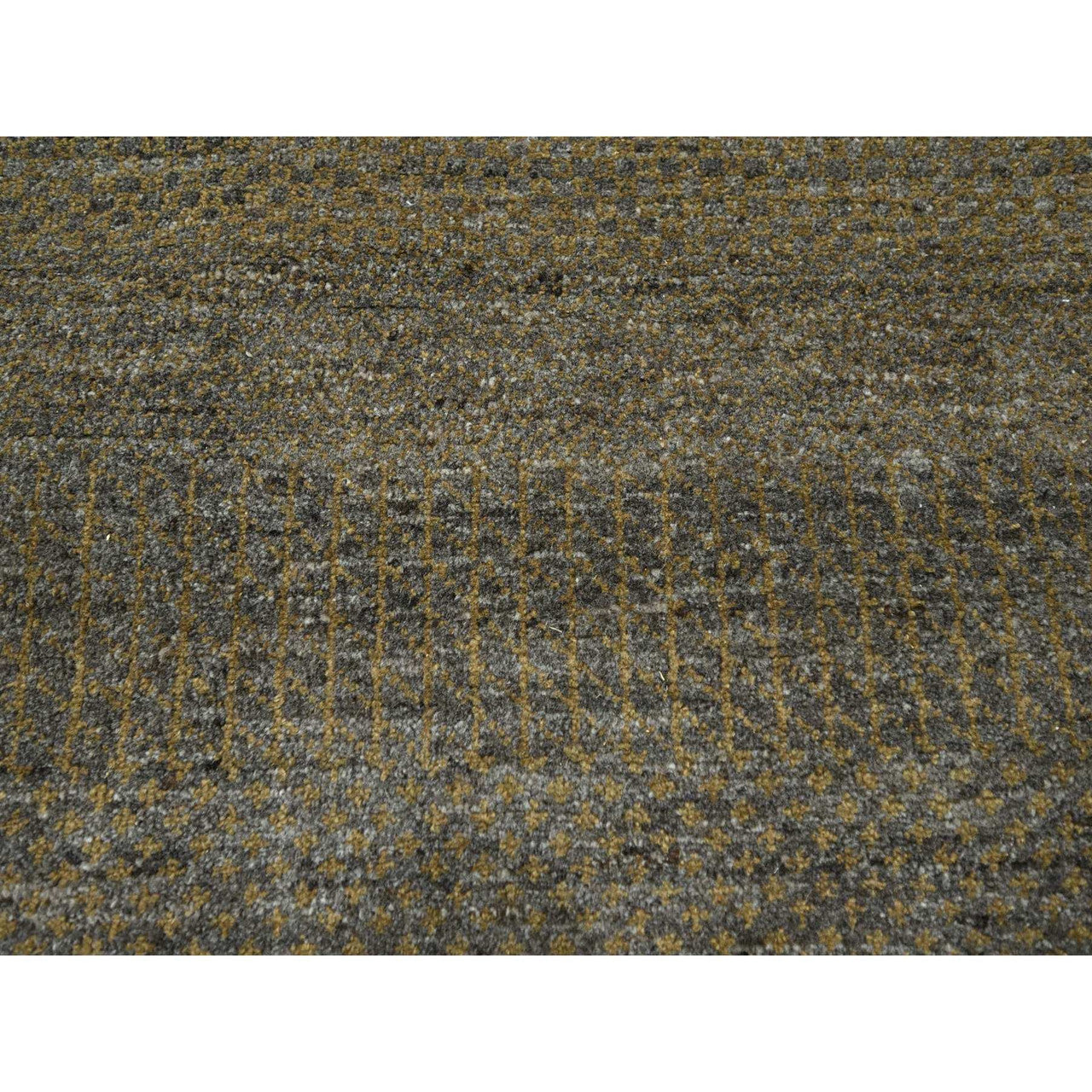 Brown 7'10" x 10'0" Modern and Contemporary Hand knotted Wool/Silk Rug - Sku: O076347
