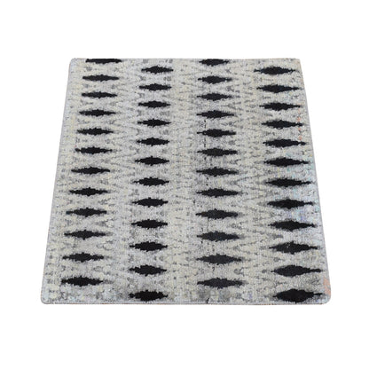 Modern and Contemporary Wool & Pure Silk Hand Knotted Rug Grey No Border 1.9X2.0 -O078019