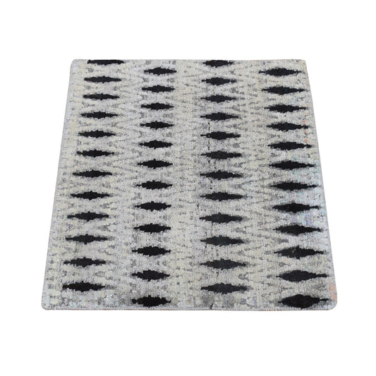 Modern and Contemporary Wool & Pure Silk Hand Knotted Rug Grey No Border 1.9X2.0 -O078019