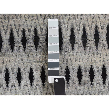 Modern and Contemporary Wool & Pure Silk Hand Knotted Rug Grey No Border 1.9X2.0 -O078019
