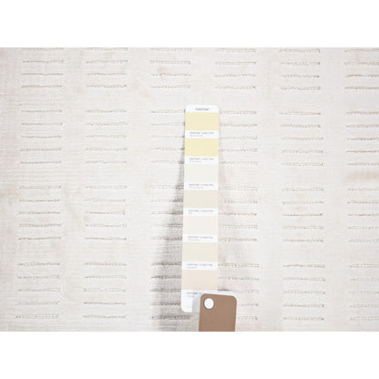 Modern and Contemporary Wool & Silk Hand Loomed Rug Ivory No Border 2.0X3.0 -O080431