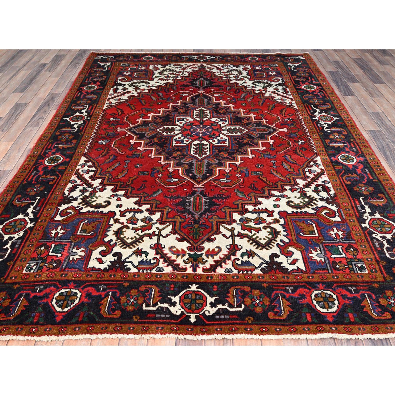 Red 6'7" x 9'2" Heriz Hand knotted Wool Rug - Sku: O085919