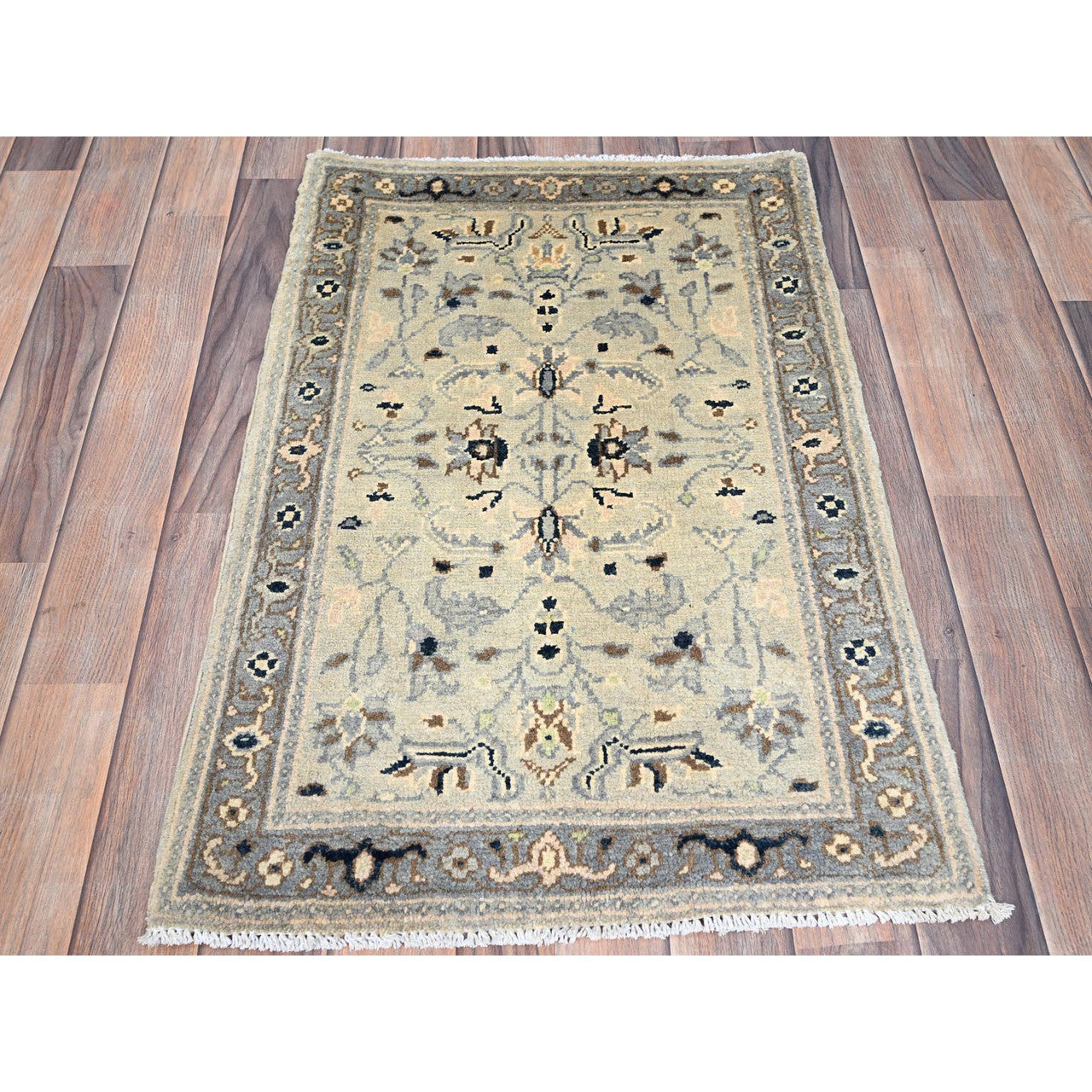 Ivory 2'1" x 3'0" Heriz Hand knotted Wool Rug - Sku: O086381