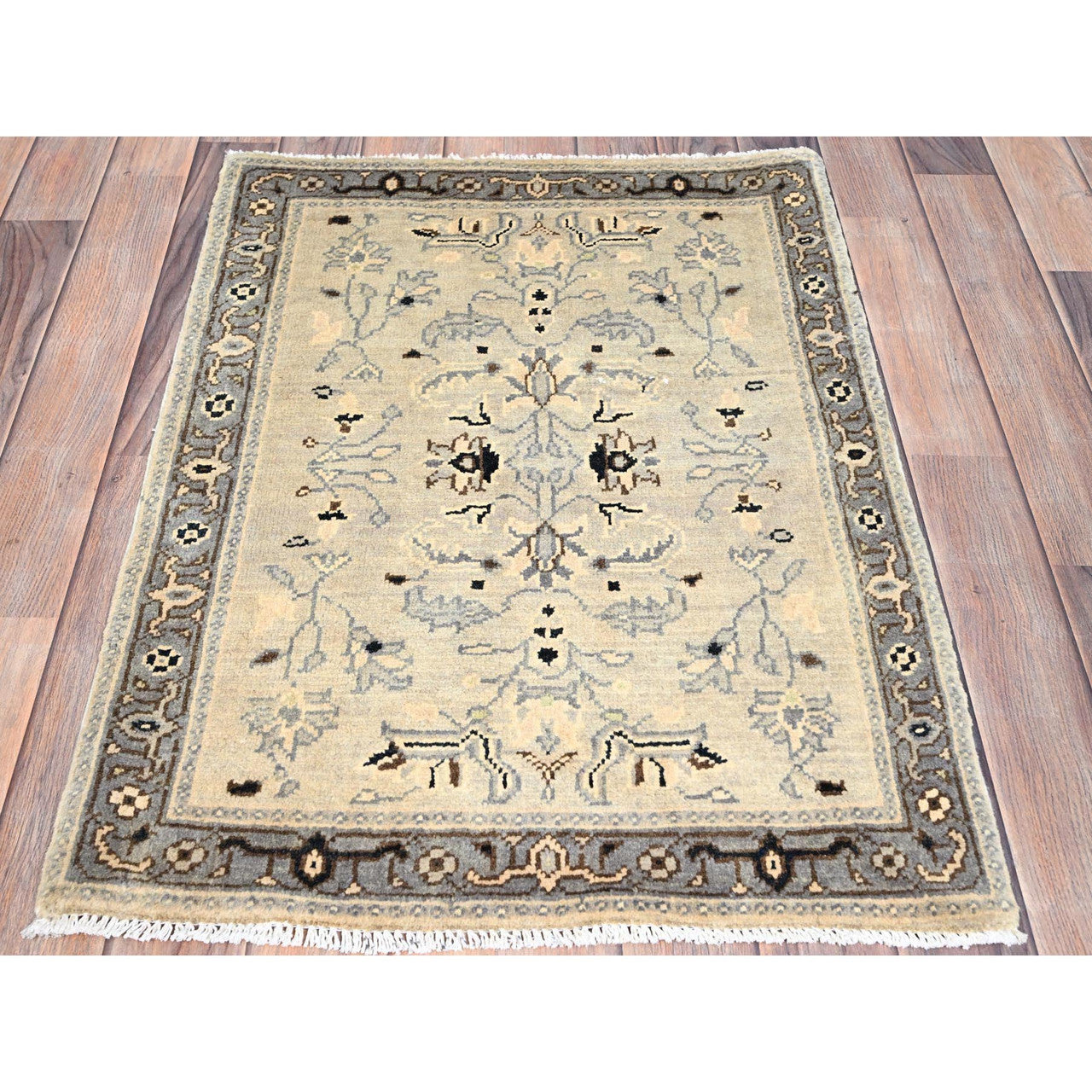 Ivory 2'3" x 3'0" Heriz Hand knotted Wool Rug - Sku: O086382