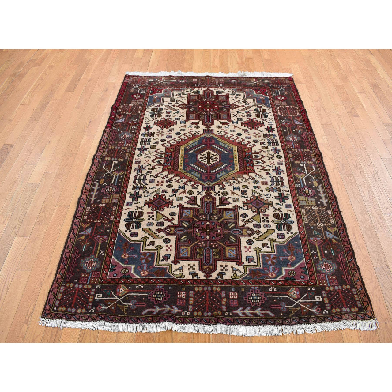 Ivory 5'1" x 6'7" Heriz Hand knotted Wool Rug - Sku: O087585