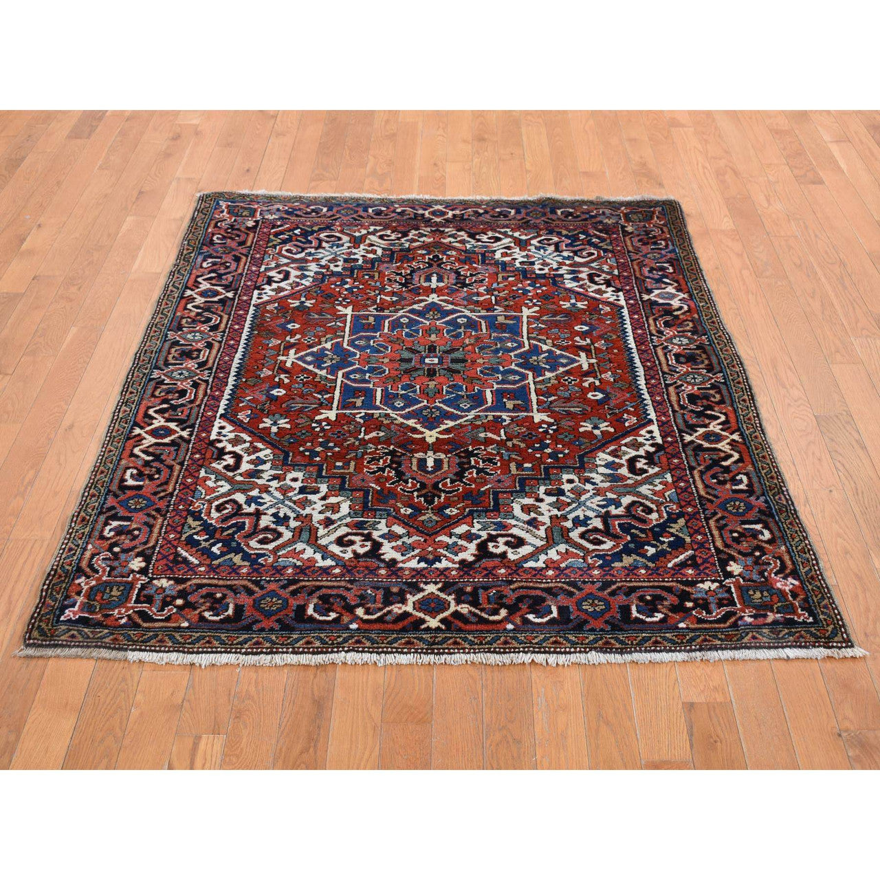 Red 4'9" x 5'10" Heriz Hand knotted Wool Rug - Sku: O087915